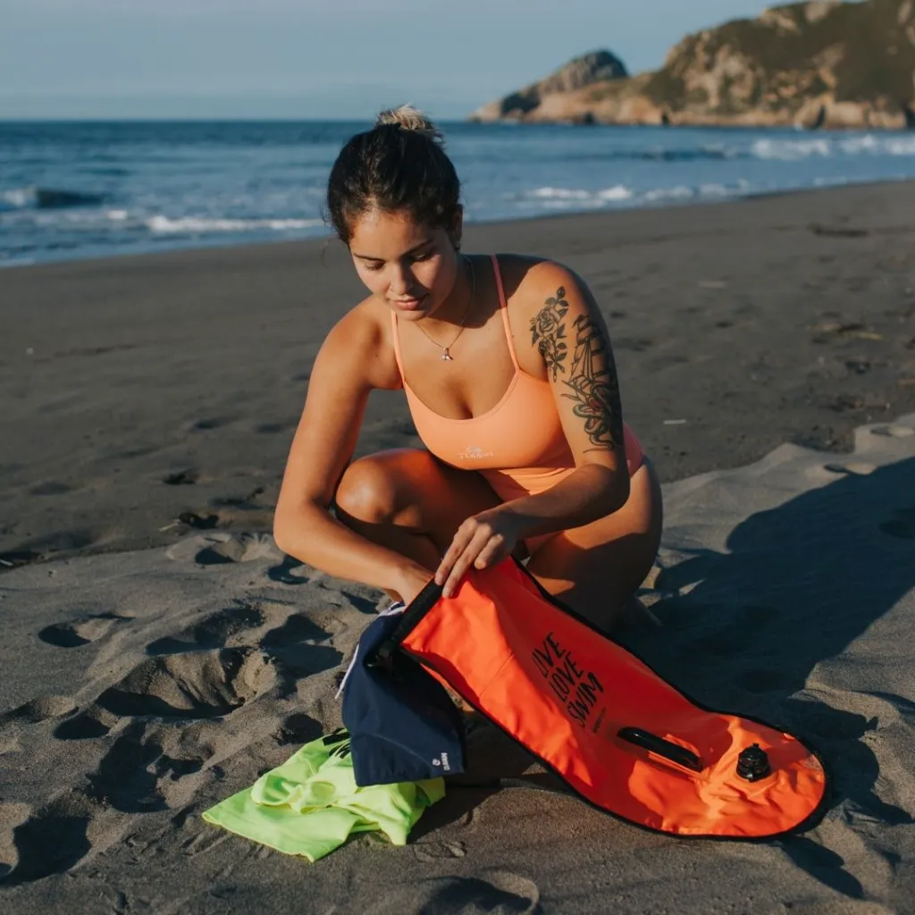 6_BL-11 Boya de Natación 28L BuddySwim con Gorra de Silicona Impermeable para Entrenamiento y Seguridad, Naranja.webp