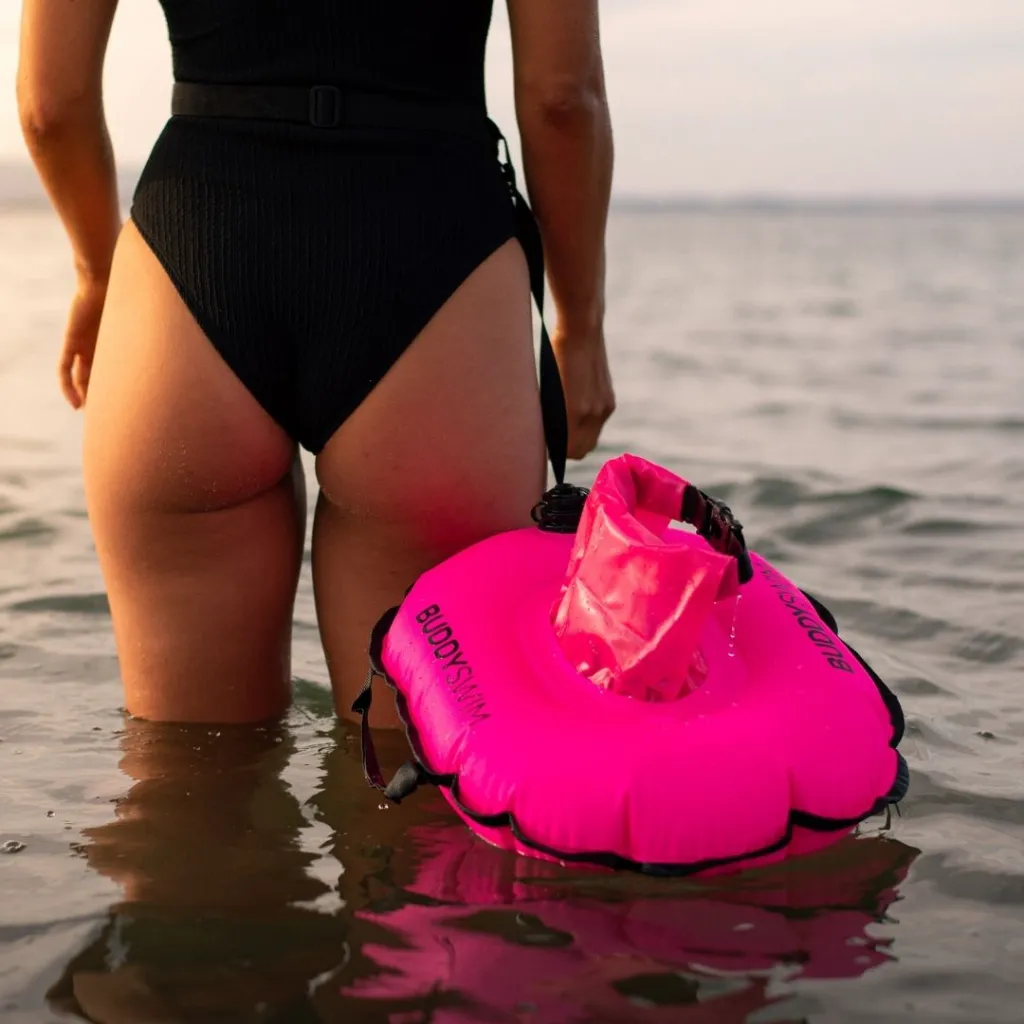 5_BL-06 Boya natación 10L impermeable para guardar pertenencias celular vaso doble valvula BuddySwim Rosa.webp