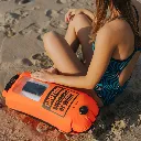 5_BL-12 Boya de Seguridad 28L BuddySwim para Natación con Funda Impermeable aprueba de agua para Celular Naranja.webp