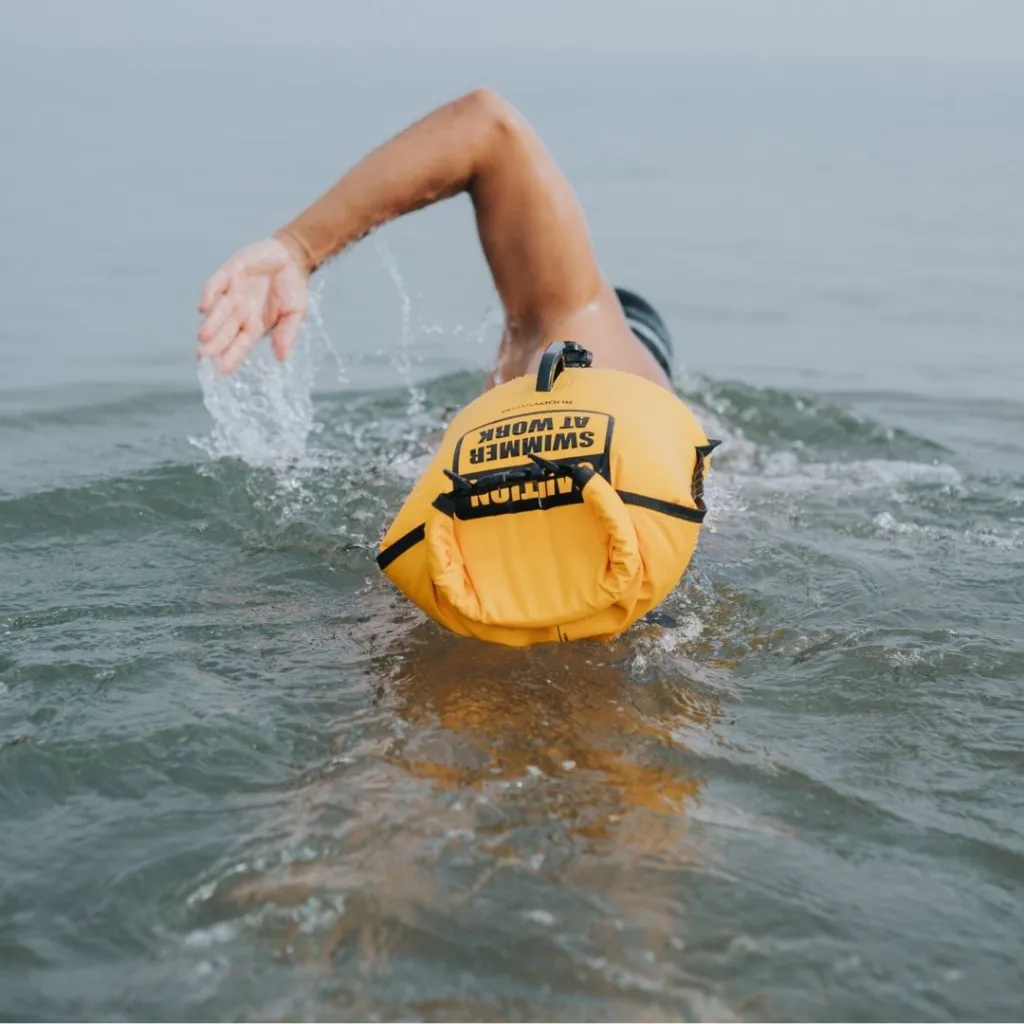 BL-64 Buddyswim - sitios- Boya Drybag Buddyswim CSW 28lt, Amarillo (1080 x 1080 px) (4).webp